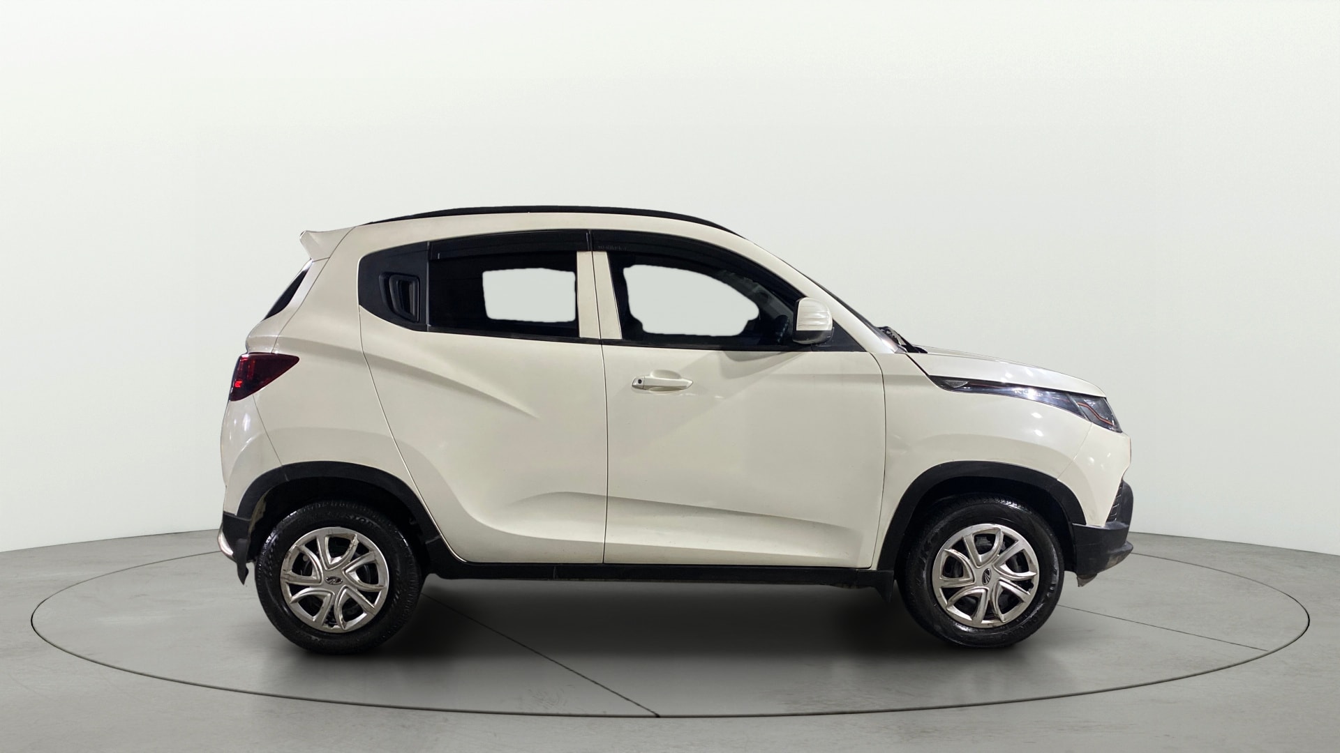 Used 2017 Mahindra KUV100 Used 2017 Mahindra KUV100