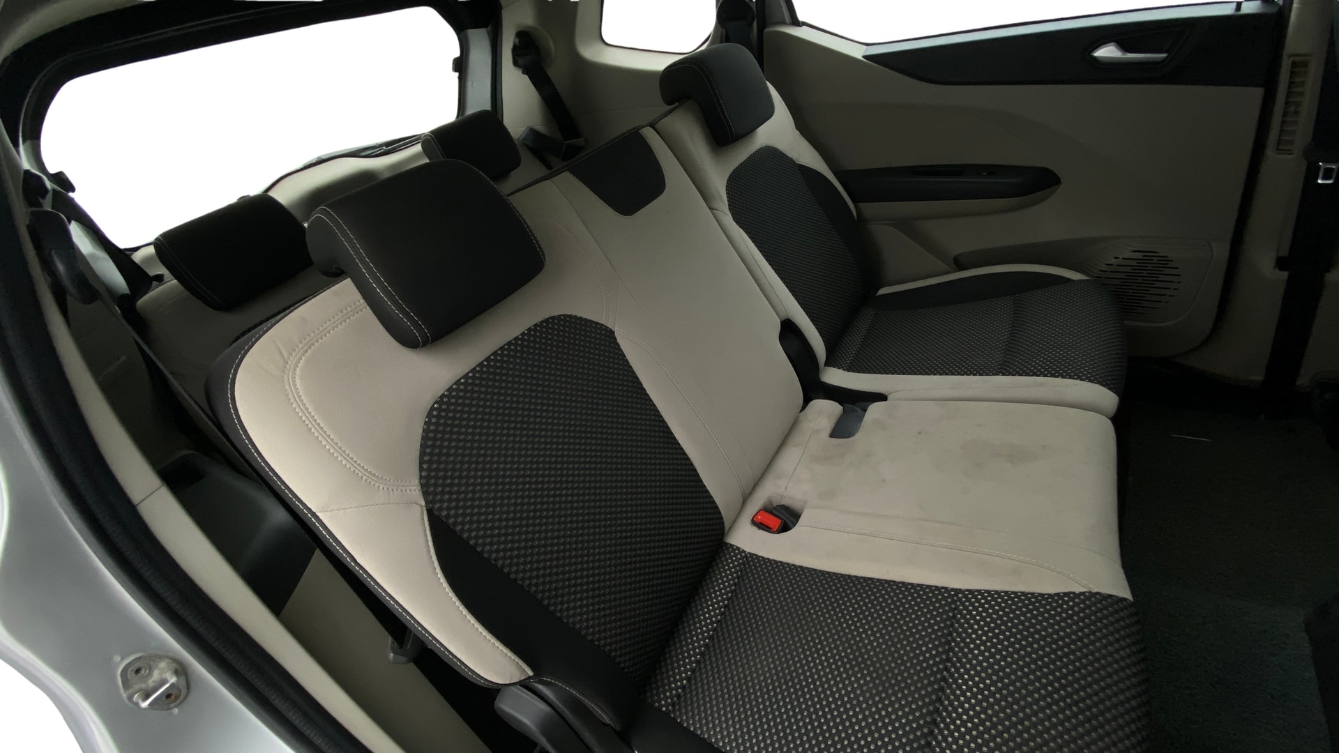 View 2022 Renault Triber RXZ Image 30 Used 2022 Renault Triber RXZ Image 30