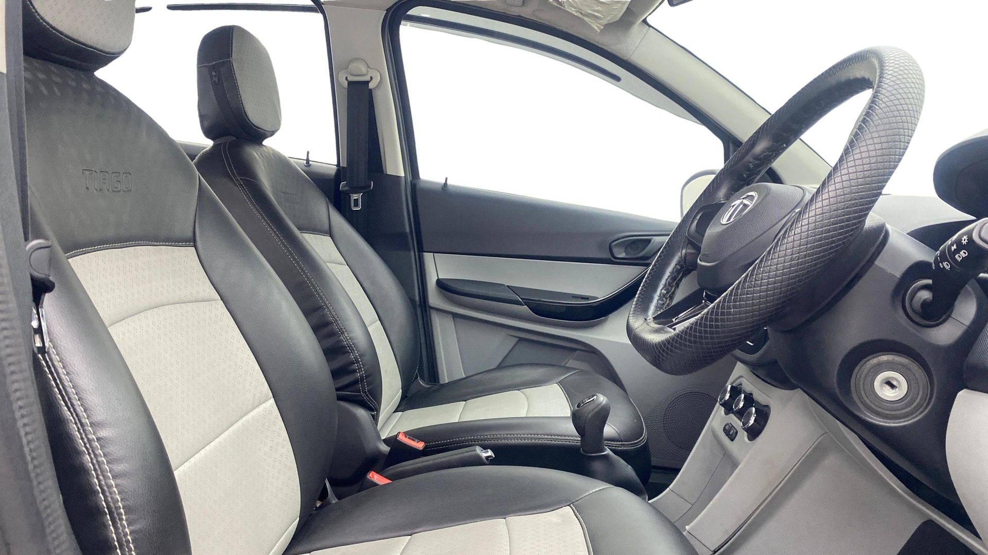 View 2020 Tata Tiago Revotorq XB Image 26 Used 2020 Tata Tiago Revotorq XB Image 26