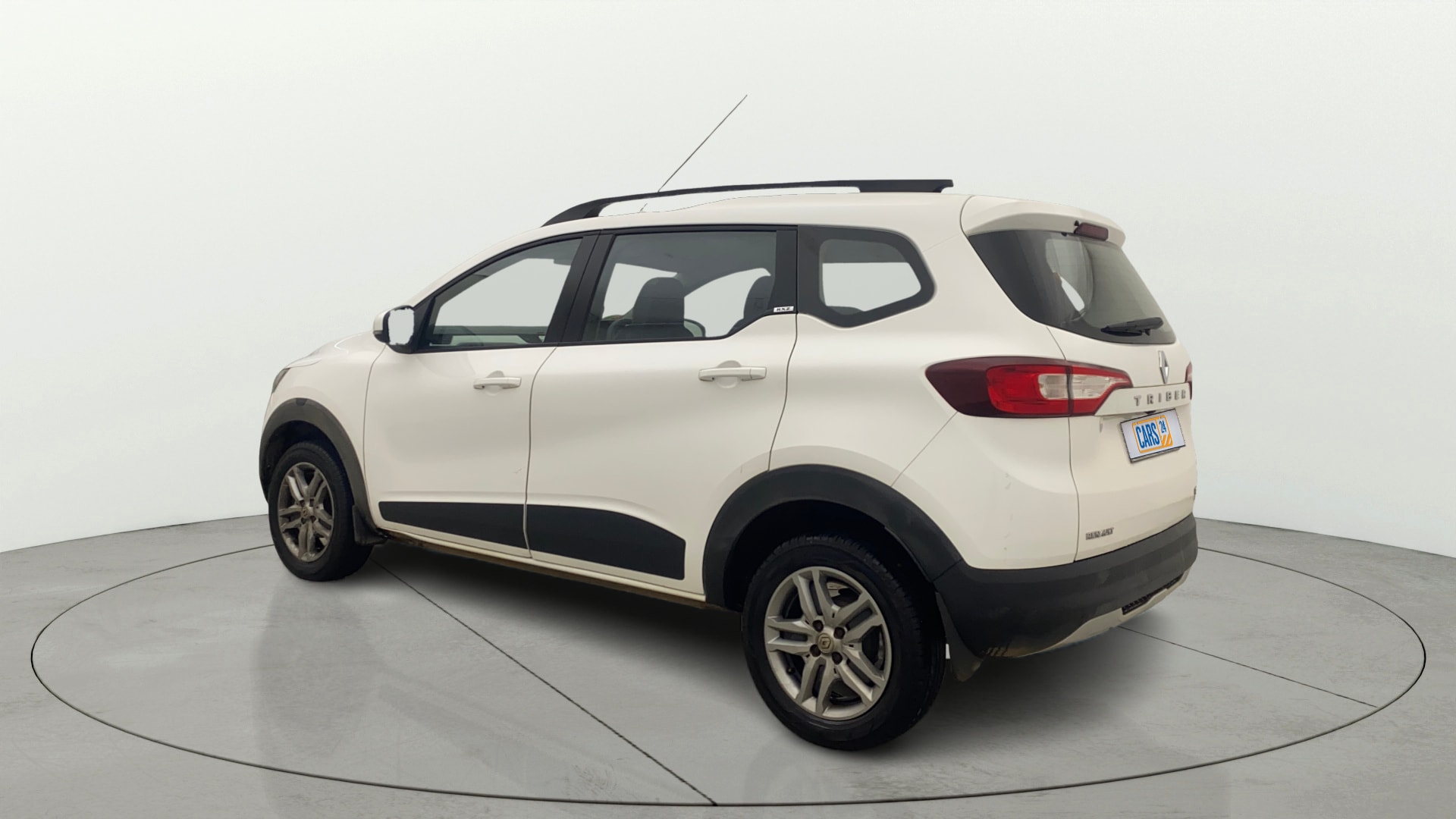 View 2021 Renault Triber RXZ AMT Image 2 Used 2021 Renault Triber RXZ AMT Image 2