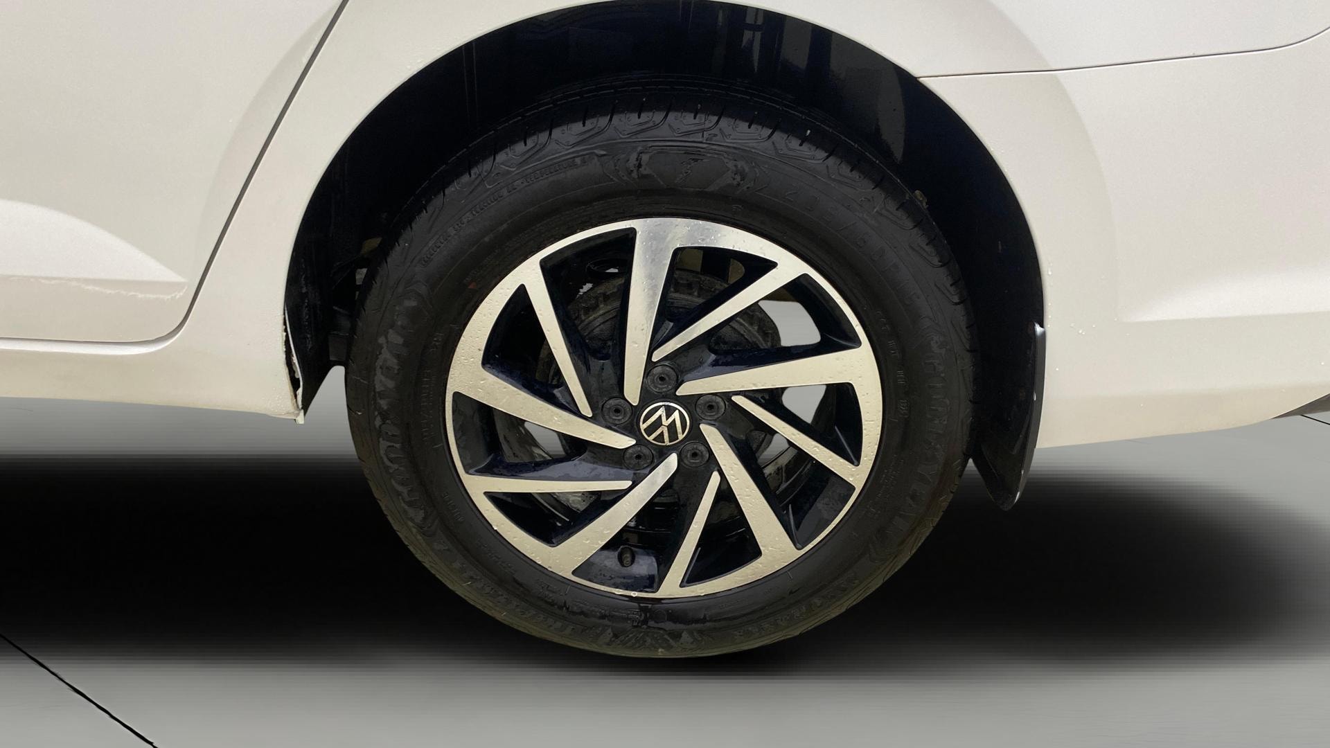 View 2023 Volkswagen Virtus Topline 1.0 TSI MT Image 8 Used 2023 Volkswagen Virtus Topline 1.0 TSI MT Image 8