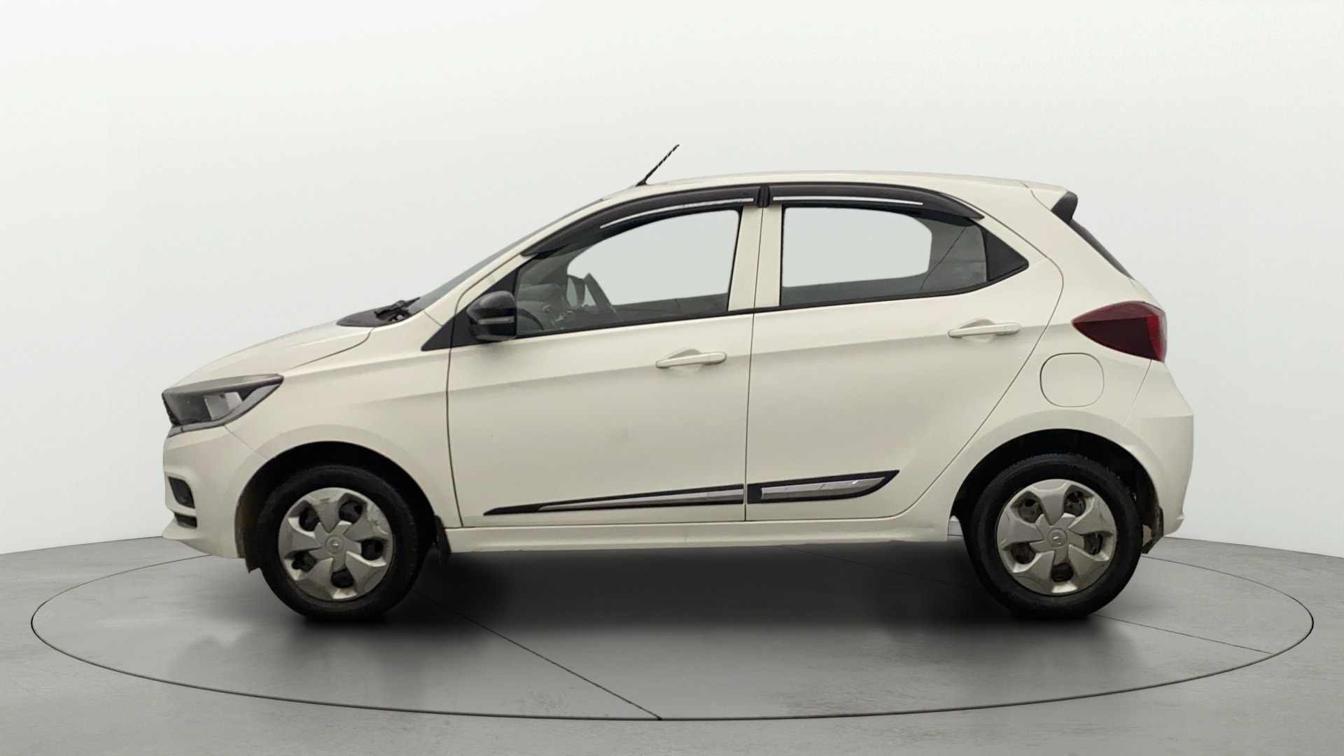 View 2022 Tata Tiago Revotorq XB Image 5 Used 2022 Tata Tiago Revotorq XB Image 5