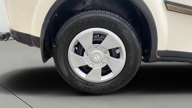 View Mahindra XUV500 Image 25 Used Mahindra XUV500 Image 25