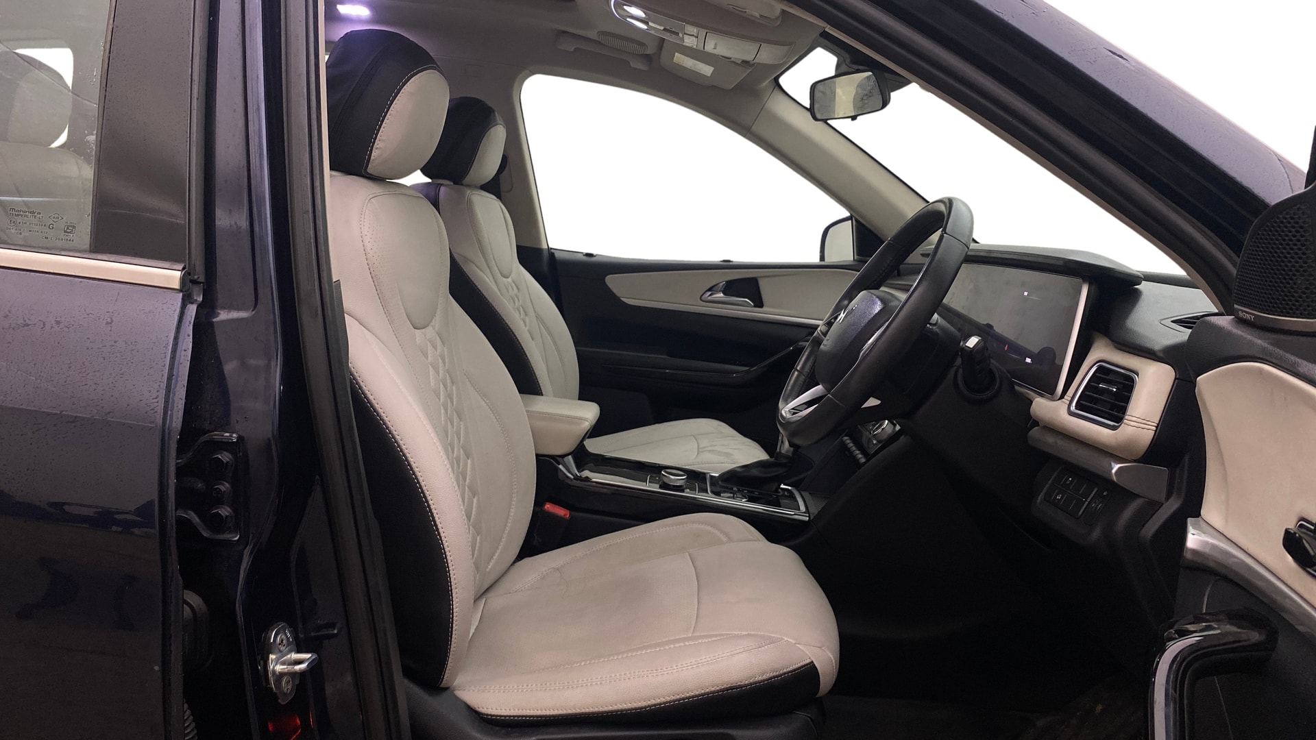 Used 2022 Mahindra XUV700 Used 2022 Mahindra XUV700
