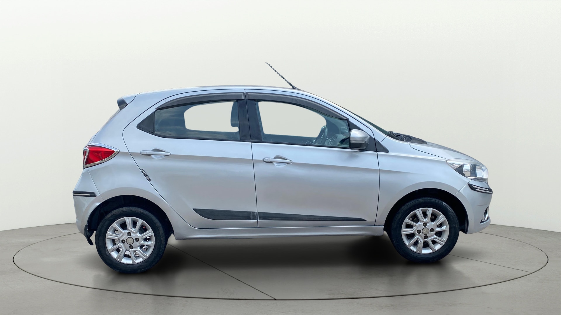 View 2018 Tata Tiago Revotorq XB Image 8 Used 2018 Tata Tiago Revotorq XB Image 8