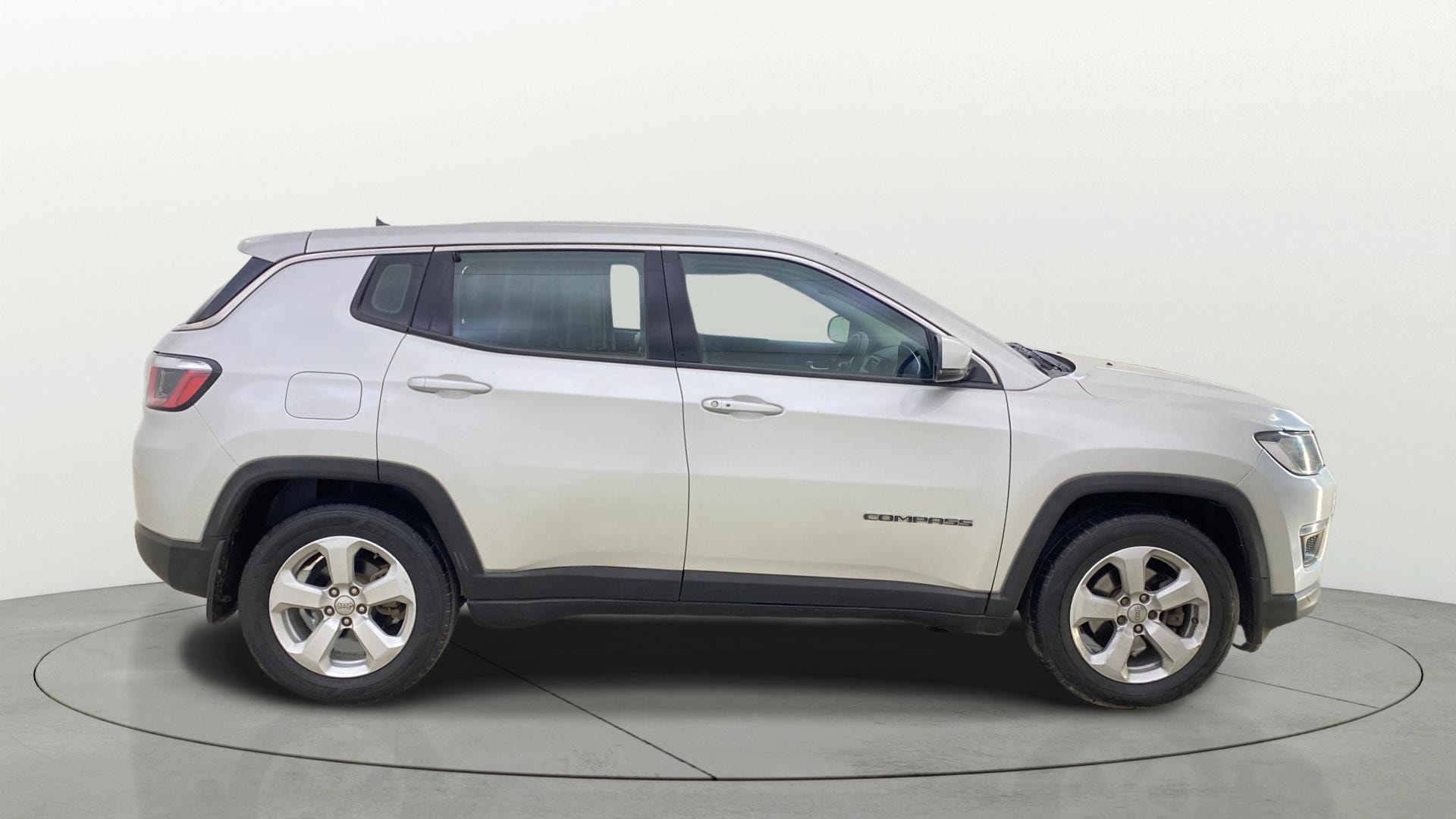 View 2018 Jeep Compass Longitude (O) 2.0 Diesel MT Image 8 Used 2018 Jeep Compass Longitude (O) 2.0 Diesel MT Image 8