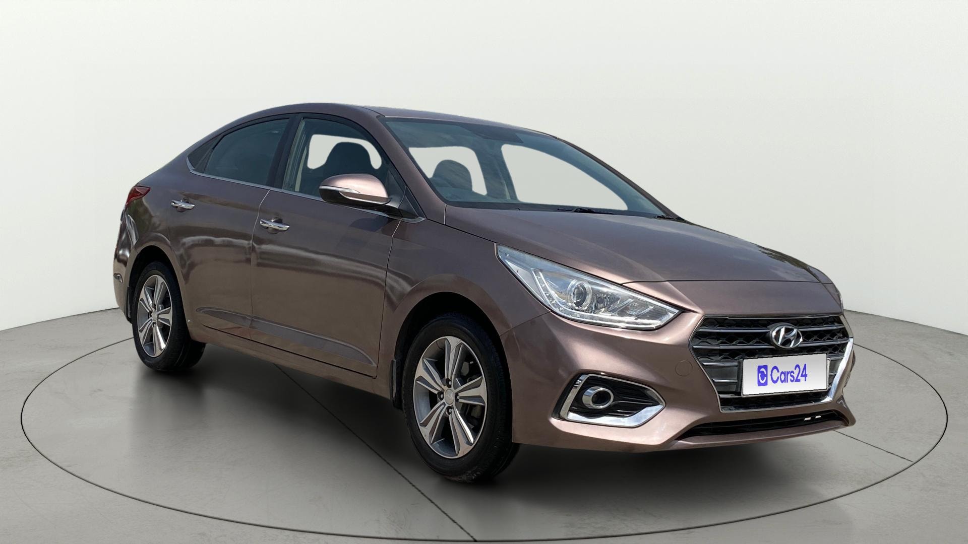 View 2018 Hyundai Verna 1.6 VTVT SX (O) AT Image 39 Used 2018 Hyundai Verna 1.6 VTVT SX (O) AT Image 39