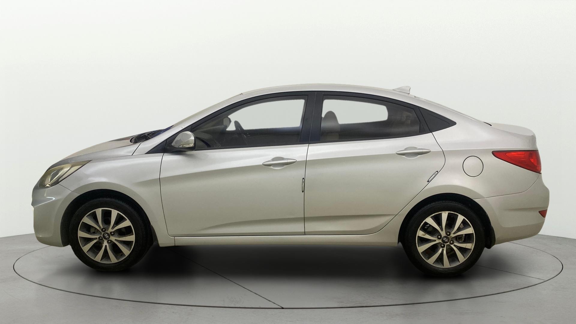 View 2013 Hyundai Fluidic Verna 1.6 VTVT SX Image 5 Used 2013 Hyundai Fluidic Verna 1.6 VTVT SX Image 5