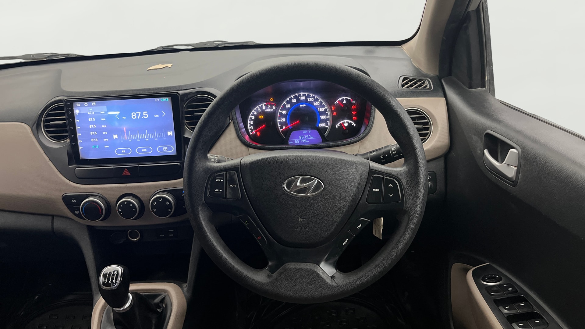View 2017 Hyundai Grand i10 Sportz 1.2 Kappa Image 12 Used 2017 Hyundai Grand i10 Sportz 1.2 Kappa Image 12