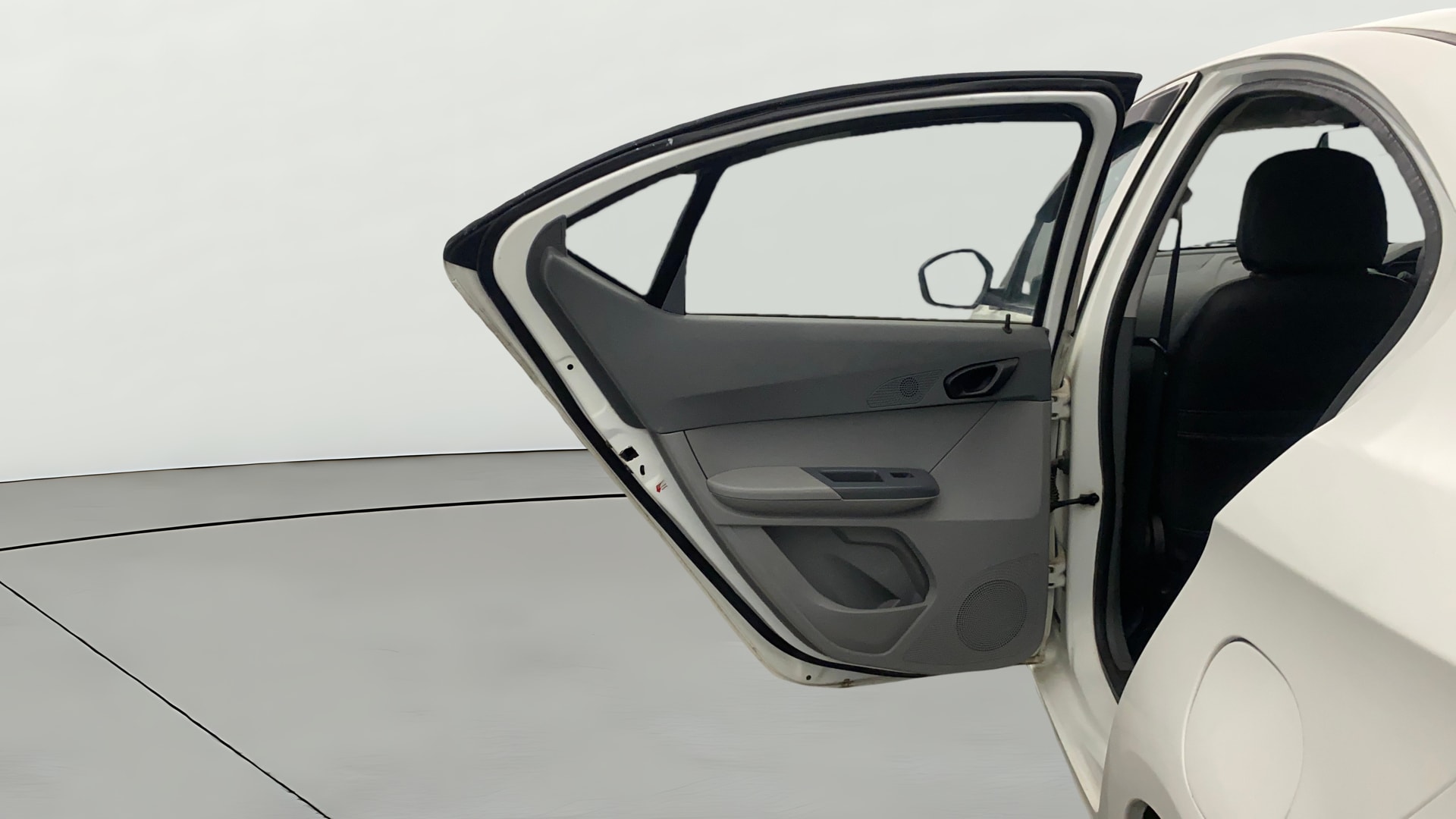 View 2022 Tata Tigor XE Diesel Image 22 Used 2022 Tata Tigor XE Diesel Image 22