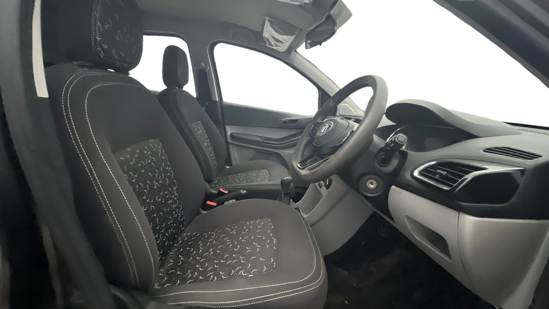 View 2021 Tata Tiago Revotorq XB Image 17 Used 2021 Tata Tiago Revotorq XB Image 17