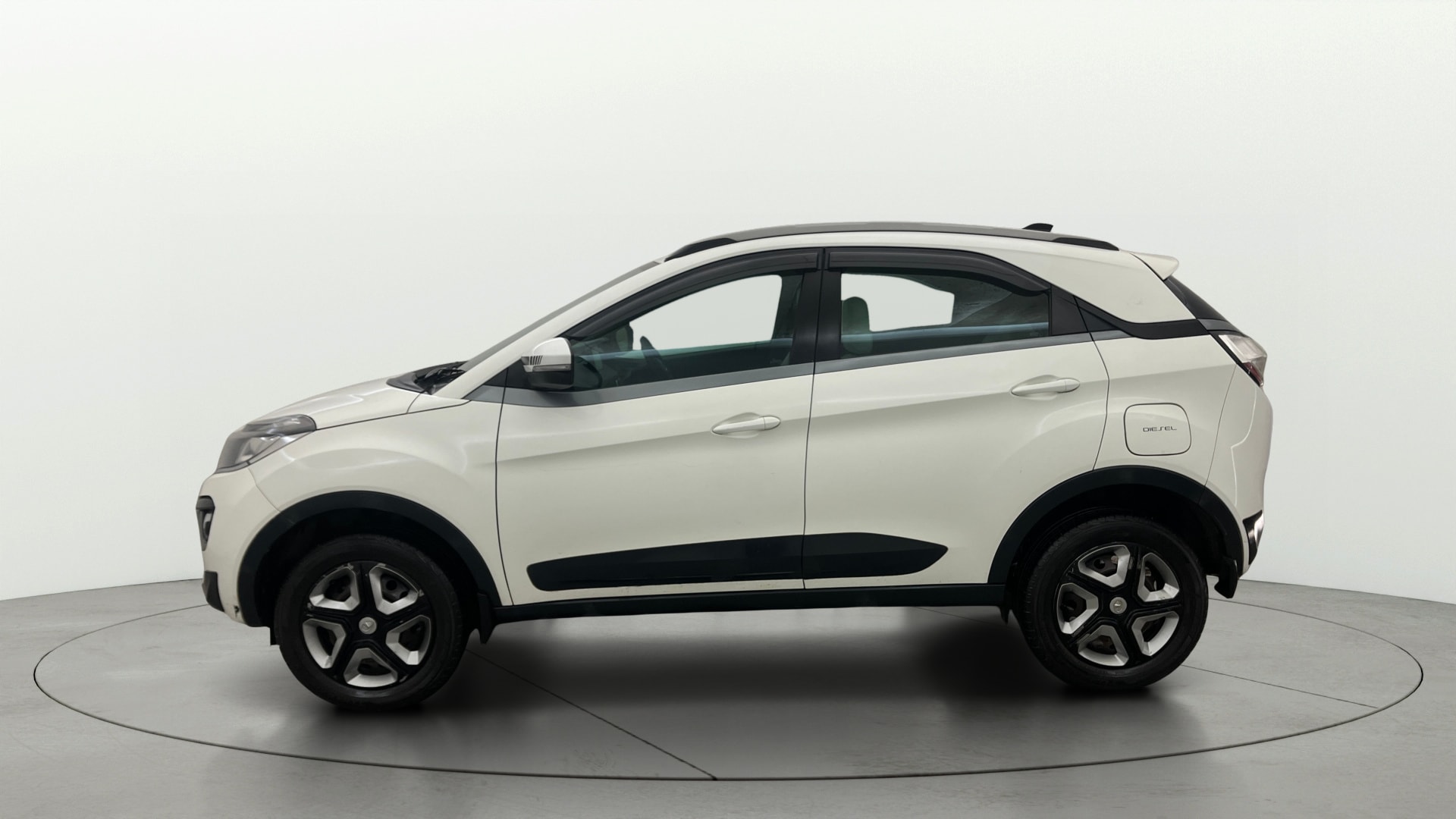 View 2019 Tata Nexon Revotorq XT Image 5 Used 2019 Tata Nexon Revotorq XT Image 5