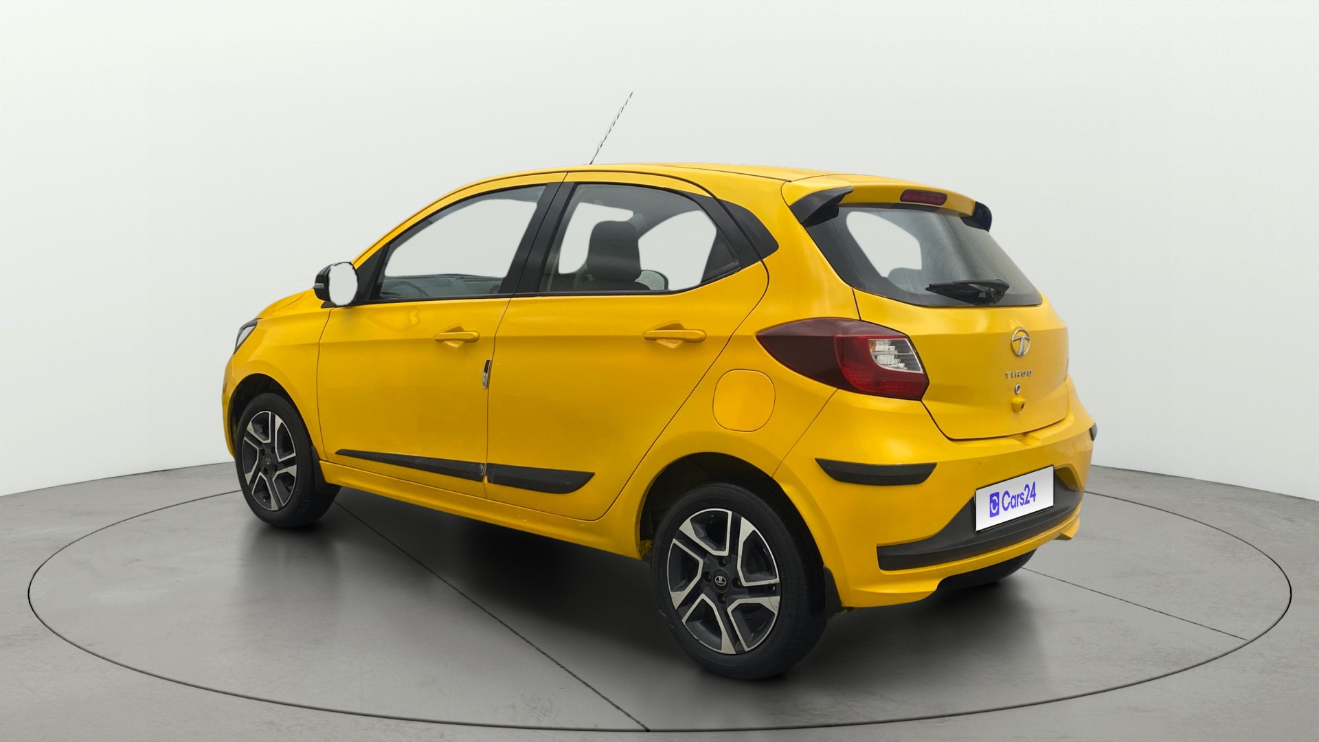 View 2020 Tata Tiago Revotorq XB Image 2 Used 2020 Tata Tiago Revotorq XB Image 2