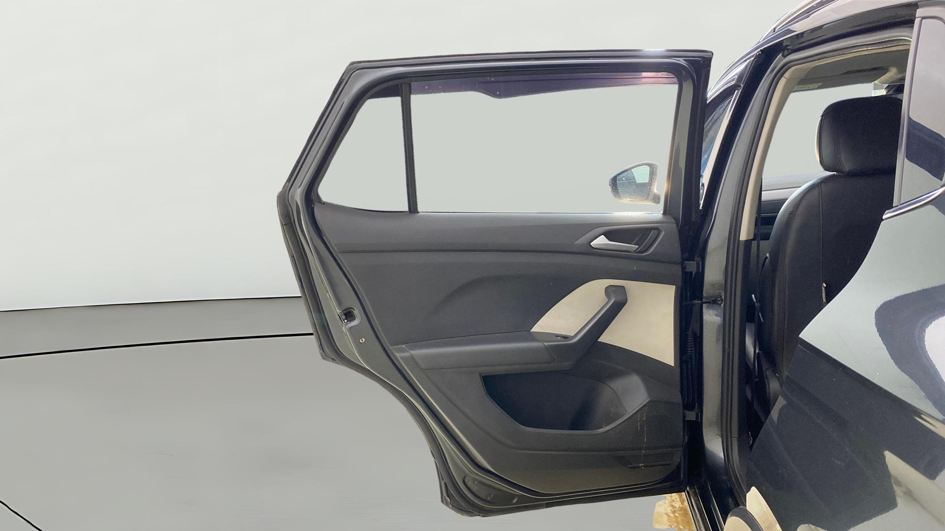 View 2022 Volkswagen Taigun 1.0 TSI Topline MT Image 15 Used 2022 Volkswagen Taigun 1.0 TSI Topline MT Image 15