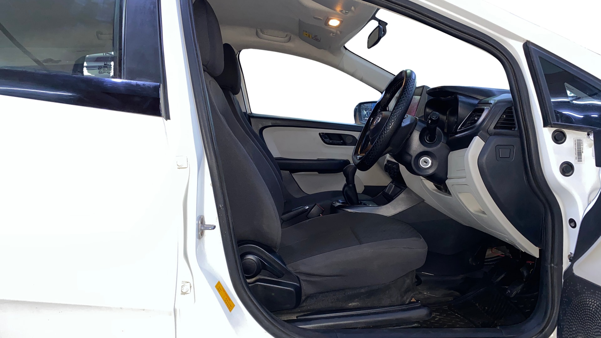 View 2022 Tata Altroz XE Petrol Image 25 Used 2022 Tata Altroz XE Petrol Image 25
