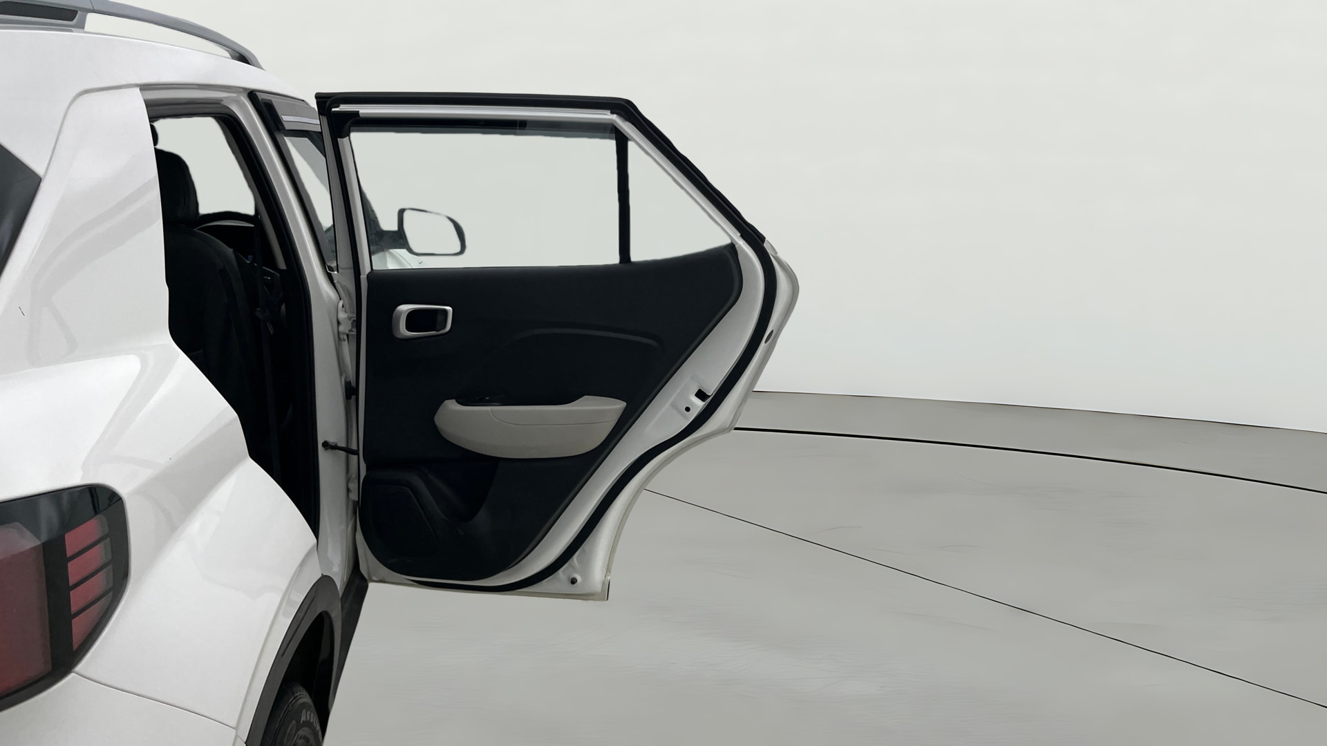 View 2024 Hyundai Venue S(O) Plus 1.2 Petrol MT Image 7 Used 2024 Hyundai Venue S(O) Plus 1.2 Petrol MT Image 7