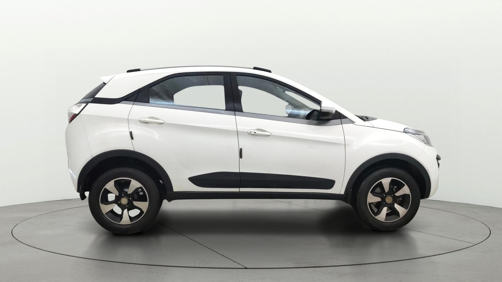 View 2018 Tata Nexon Revotron XE Image 8 Used 2018 Tata Nexon Revotron XE Image 8