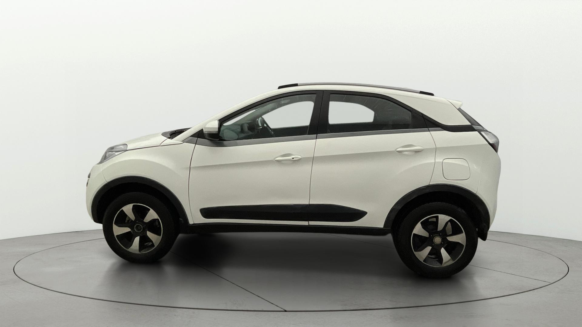 View 2018 Tata Nexon Revotron XE Image 5 Used 2018 Tata Nexon Revotron XE Image 5