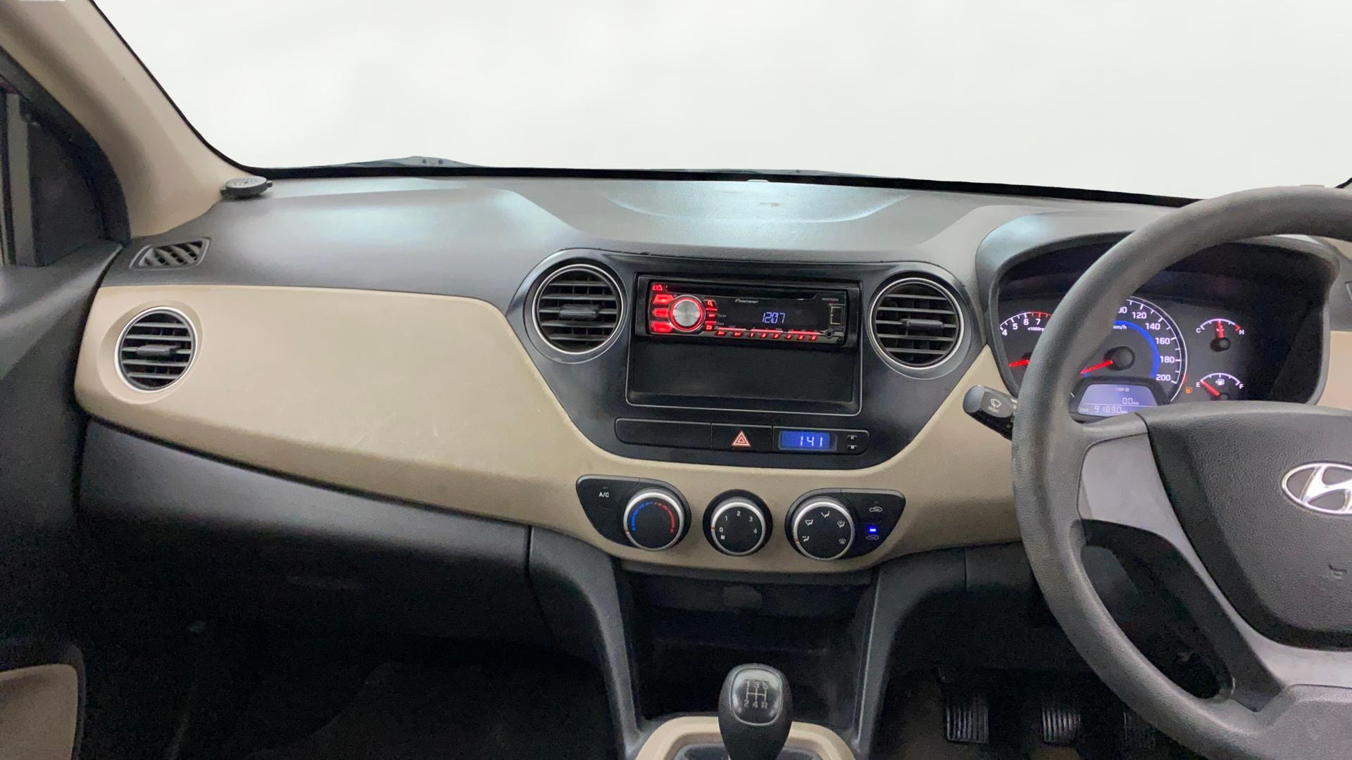 View 2015 Hyundai Grand i10 Magna 1.2 Kappa VTVT Image 17 Used 2015 Hyundai Grand i10 Magna 1.2 Kappa VTVT Image 17