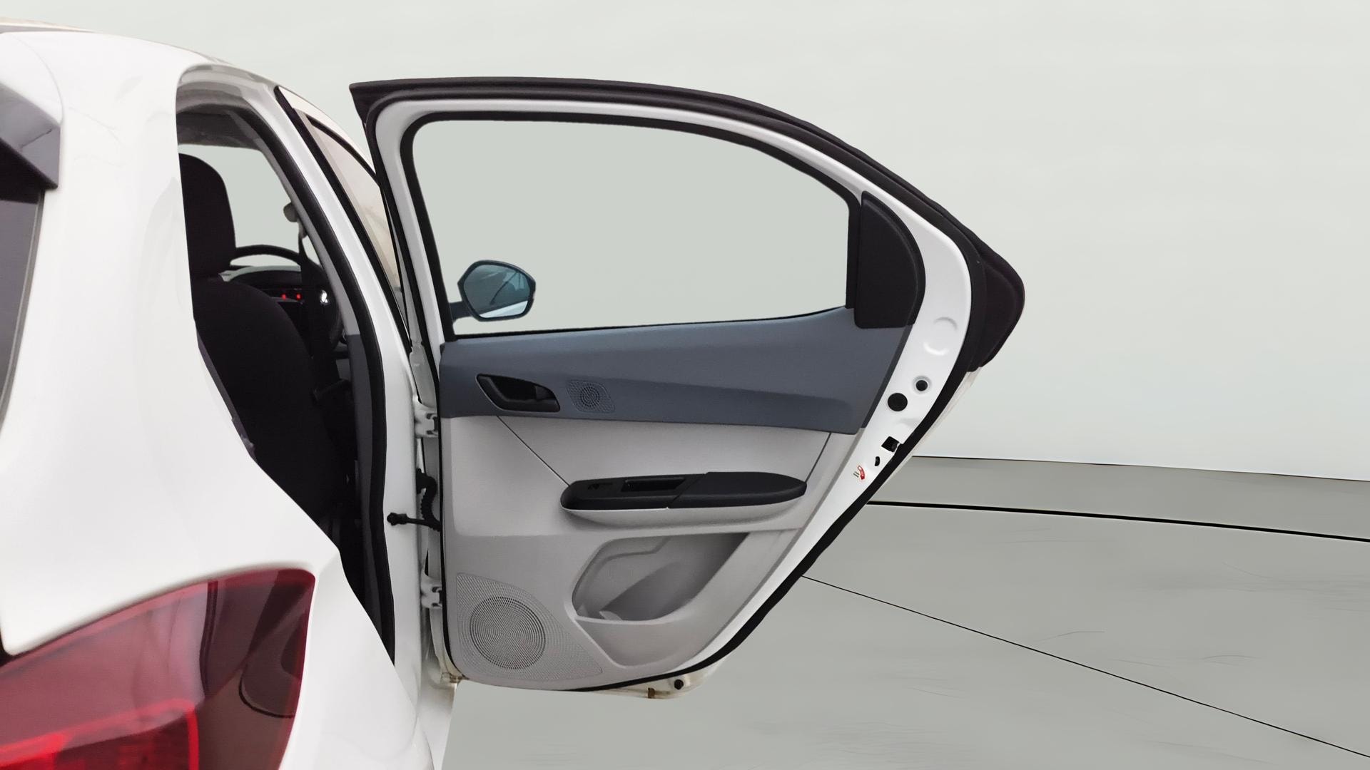 View 2025 Tata Tiago Revotorq XB Image 7 Used 2025 Tata Tiago Revotorq XB Image 7