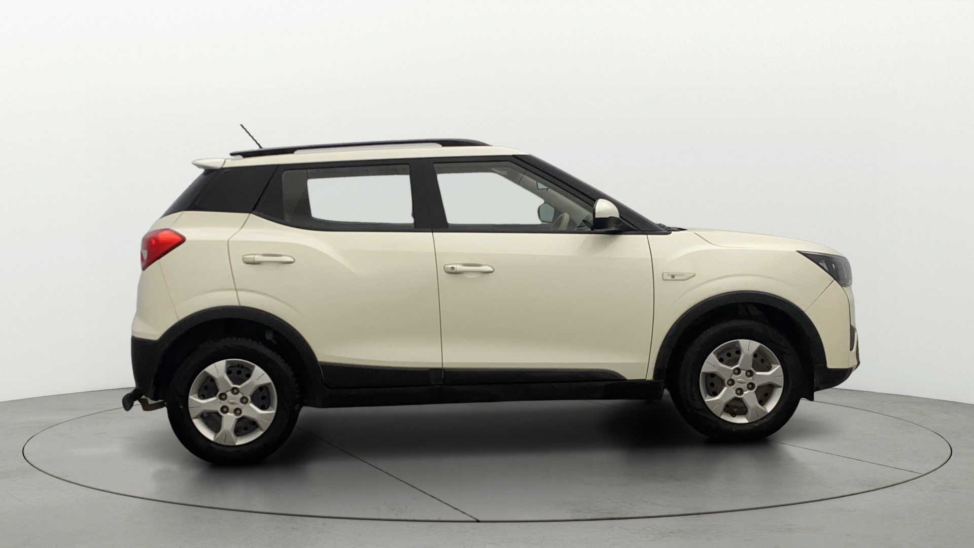 View 2020 Mahindra XUV300 W4 Petrol BS IV Image 25 Used 2020 Mahindra XUV300 W4 Petrol BS IV Image 25