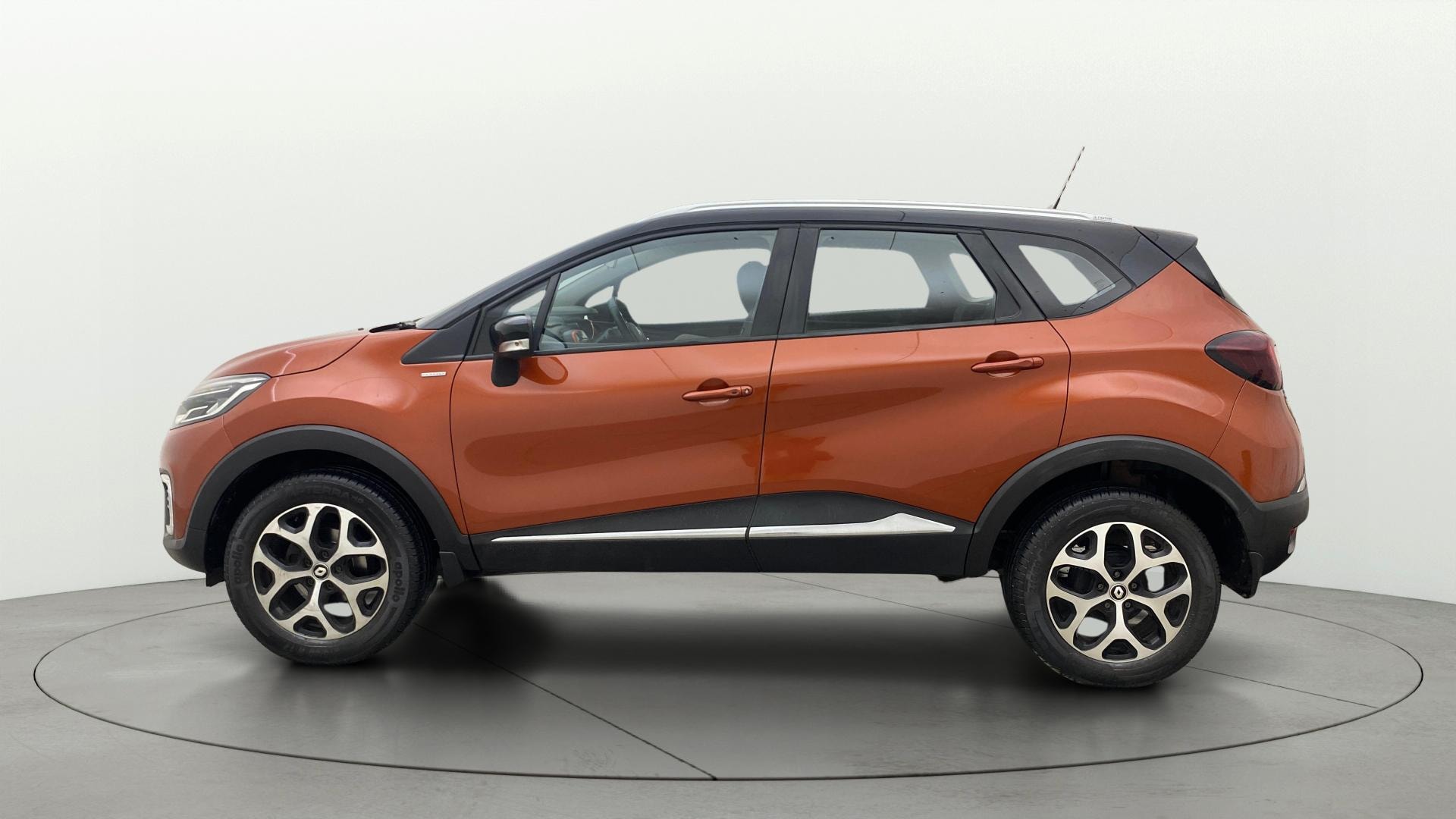 View 2020 Renault Captur Platine Petrol Dual Tone Image 5 Used 2020 Renault Captur Platine Petrol Dual Tone Image 5
