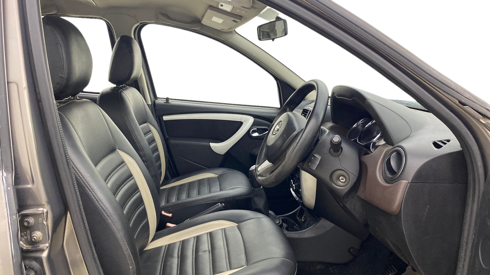 View 2019 Nissan Terrano XLD Plus 85PS Image 25 Used 2019 Nissan Terrano XLD Plus 85PS Image 25