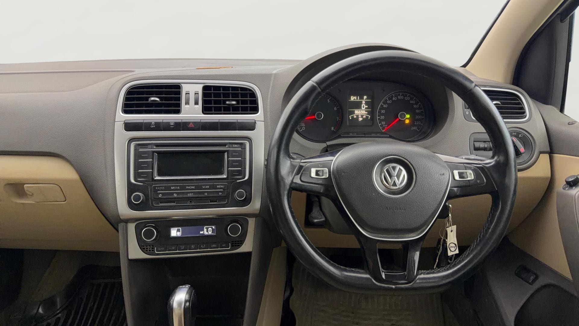 View 2015 Volkswagen Vento DSG Image 21 Used 2015 Volkswagen Vento DSG Image 21