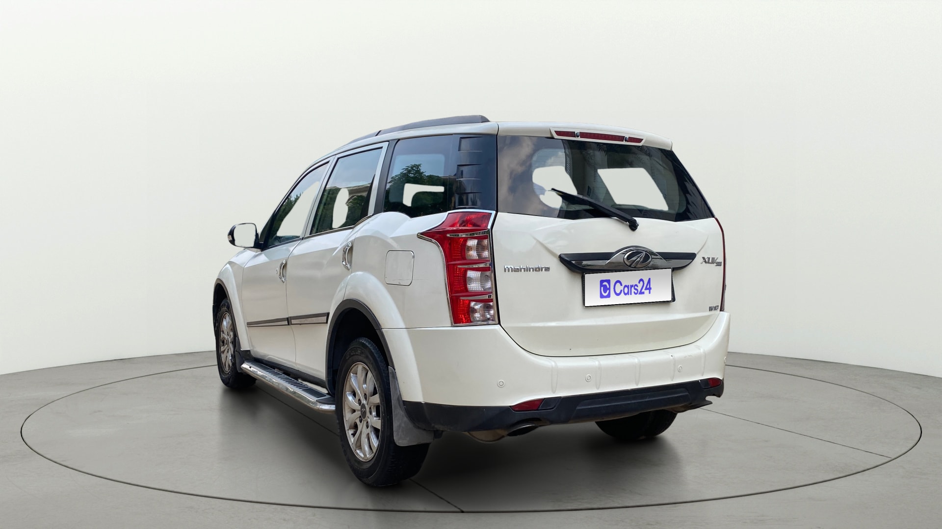 View 2016 Mahindra XUV500 W10 FWD Image 2 Used 2016 Mahindra XUV500 W10 FWD Image 2