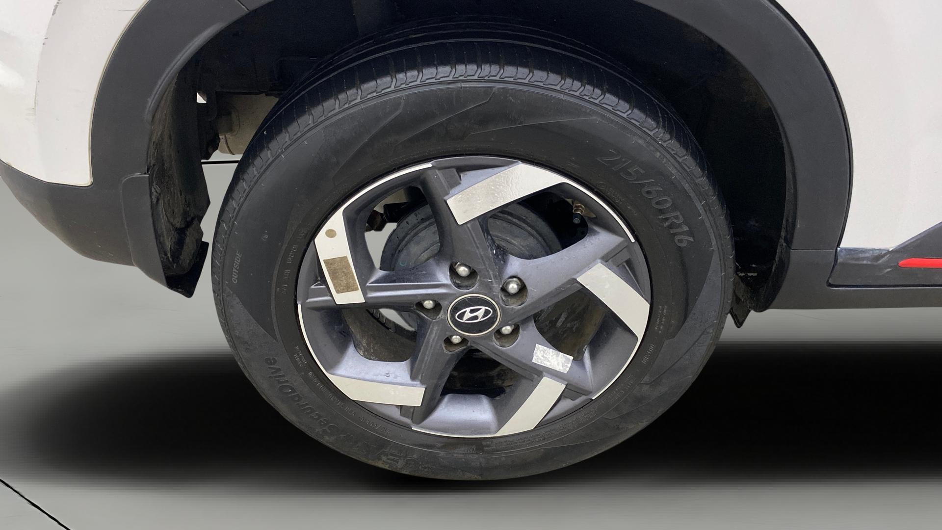 View 2022 Hyundai Venue SX Plus 1.0 Petrol AT Dual Tone Image 33 Used 2022 Hyundai Venue SX Plus 1.0 Petrol AT Dual Tone Image 33