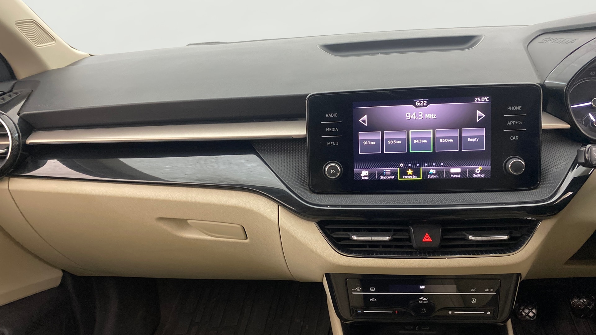 View 2022 Skoda Slavia Ambition 1.0 TSI MT Image 17 Used 2022 Skoda Slavia Ambition 1.0 TSI MT Image 17