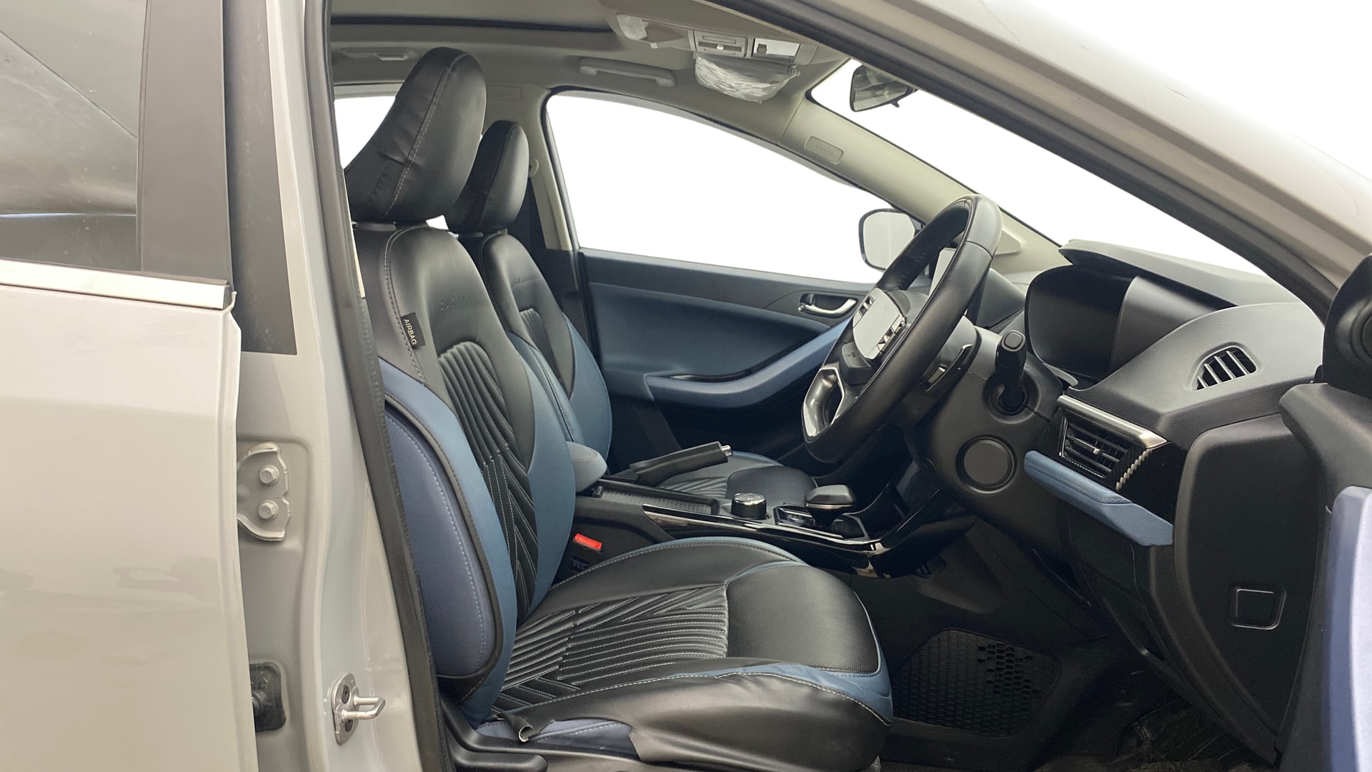 View 2025 Tata Curvv Smart 1.2 Revotron Petrol 6MT Image 27 Used 2025 Tata Curvv Smart 1.2 Revotron Petrol 6MT Image 27