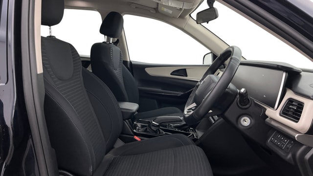 View Mahindra XUV700 Image 27 Used Mahindra XUV700 Image 27