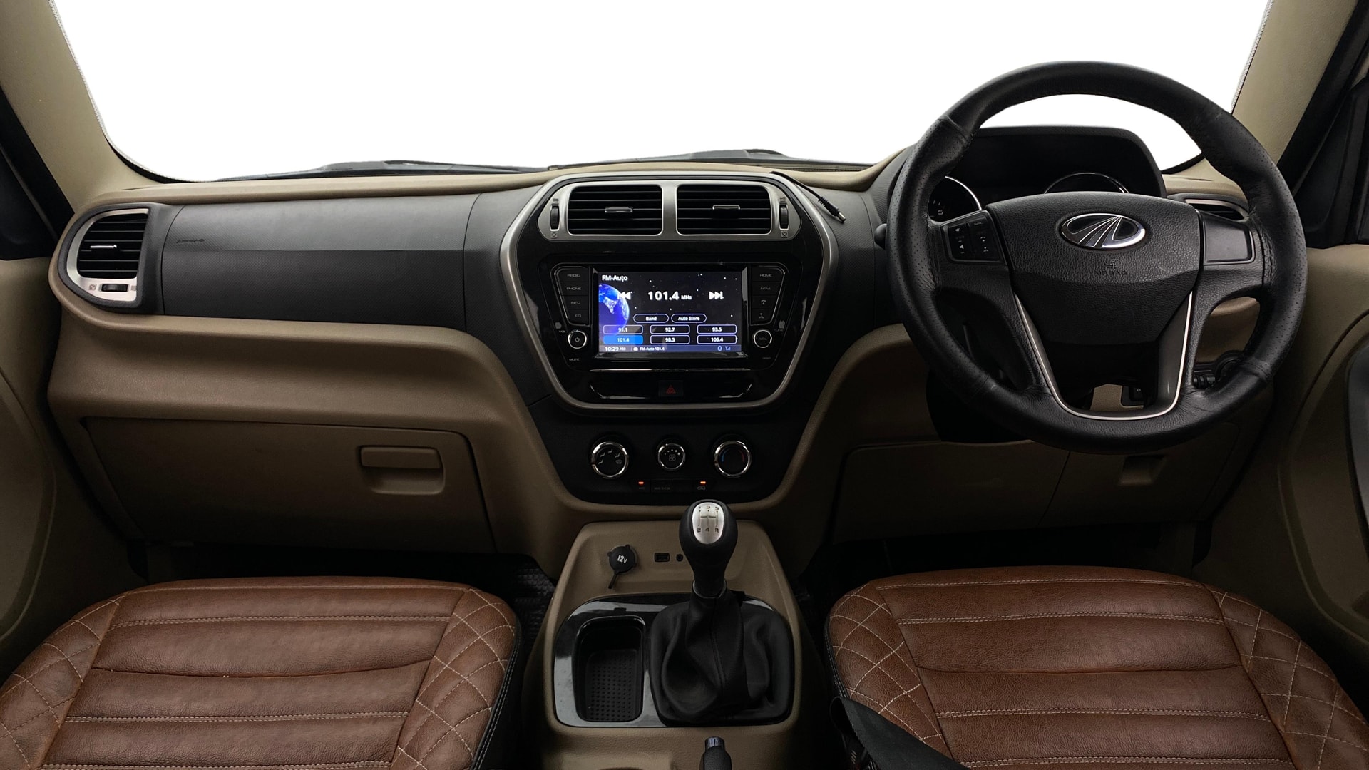 View 2019 Mahindra TUV300 T10 100HP Image 15 Used 2019 Mahindra TUV300 T10 100HP Image 15