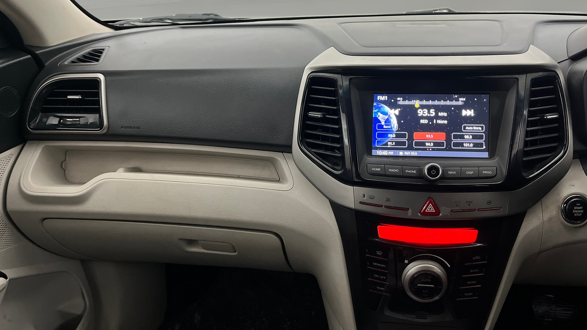View 2019 Mahindra XUV300 W4 Petrol BS IV Image 18 Used 2019 Mahindra XUV300 W4 Petrol BS IV Image 18