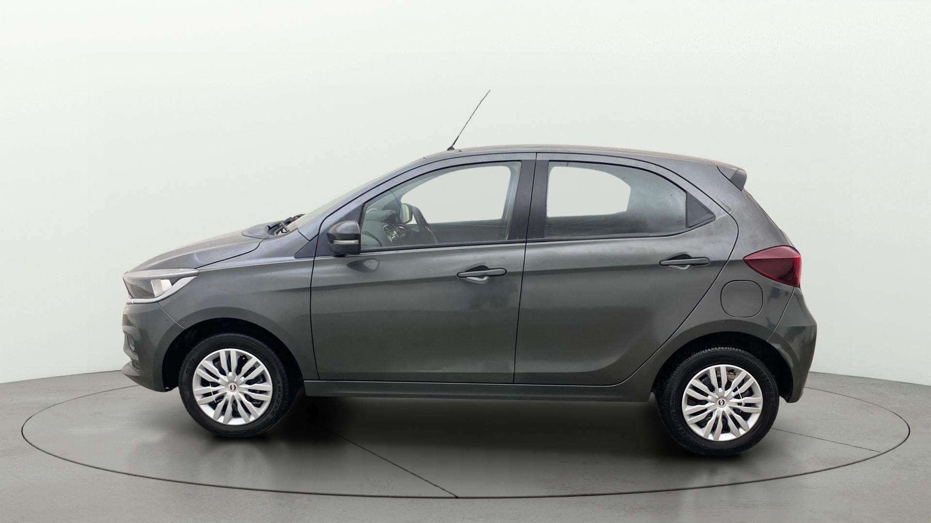 View 2024 Tata Tiago Revotorq XB Image 5 Used 2024 Tata Tiago Revotorq XB Image 5