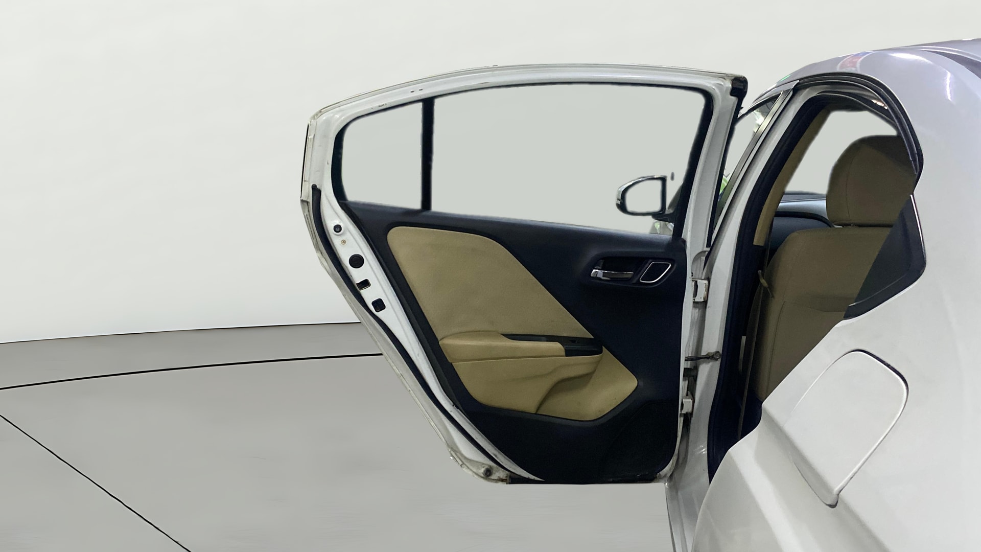 View 2019 Honda City ZX MT Diesel Anniversary Edition Image 15 Used 2019 Honda City ZX MT Diesel Anniversary Edition Image 15