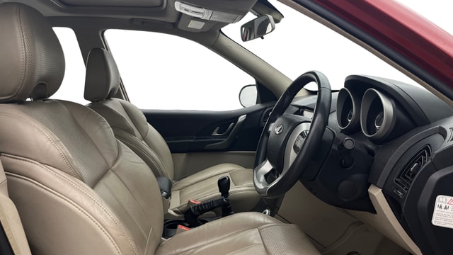 View Mahindra XUV500 Image 19 Used Mahindra XUV500 Image 19