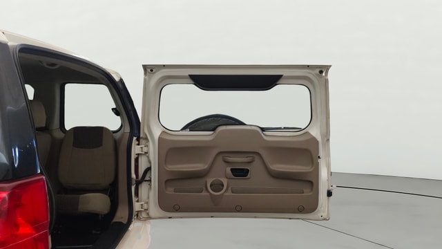 View Mahindra TUV300 Image 17 Used Mahindra TUV300 Image 17