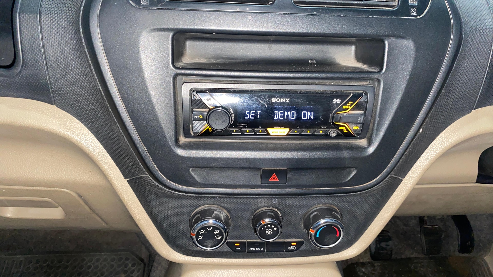 View 2017 Mahindra TUV300 T4 Image 18 Used 2017 Mahindra TUV300 T4 Image 18