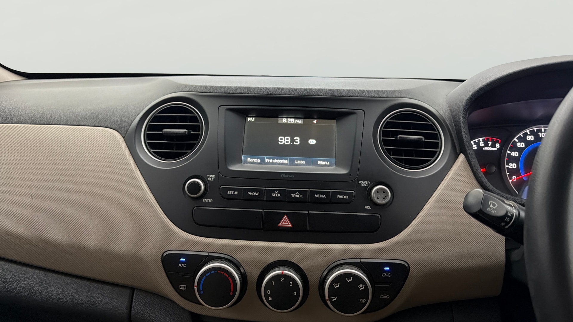 View 2017 Hyundai Grand i10 Sportz 1.2 Kappa Image 17 Used 2017 Hyundai Grand i10 Sportz 1.2 Kappa Image 17