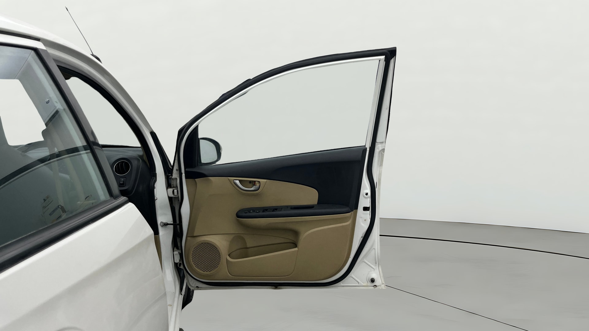 View 2015 Honda Brio VX AT Petrol Image 44 Used 2015 Honda Brio VX AT Petrol Image 44