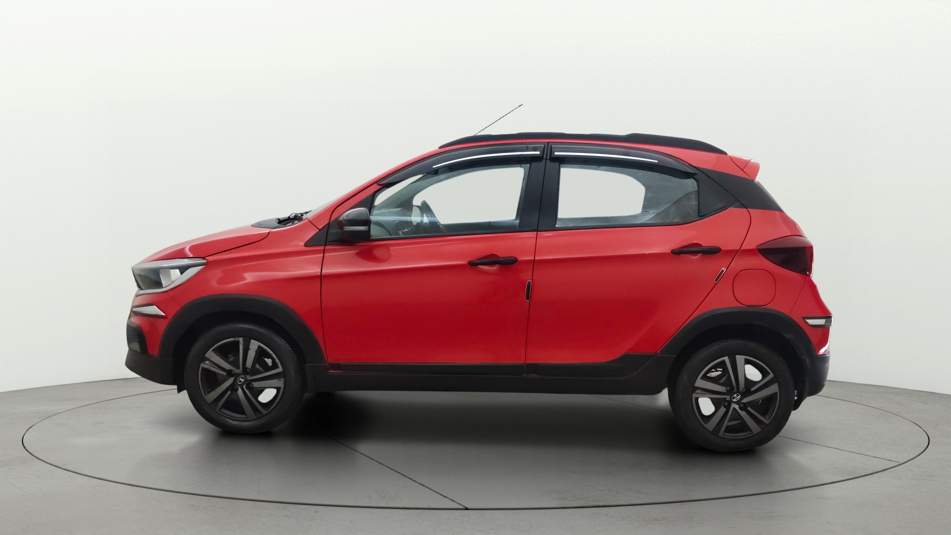 View 2022 Tata Tiago NRG XZ Revotron Image 5 Used 2022 Tata Tiago NRG XZ Revotron Image 5