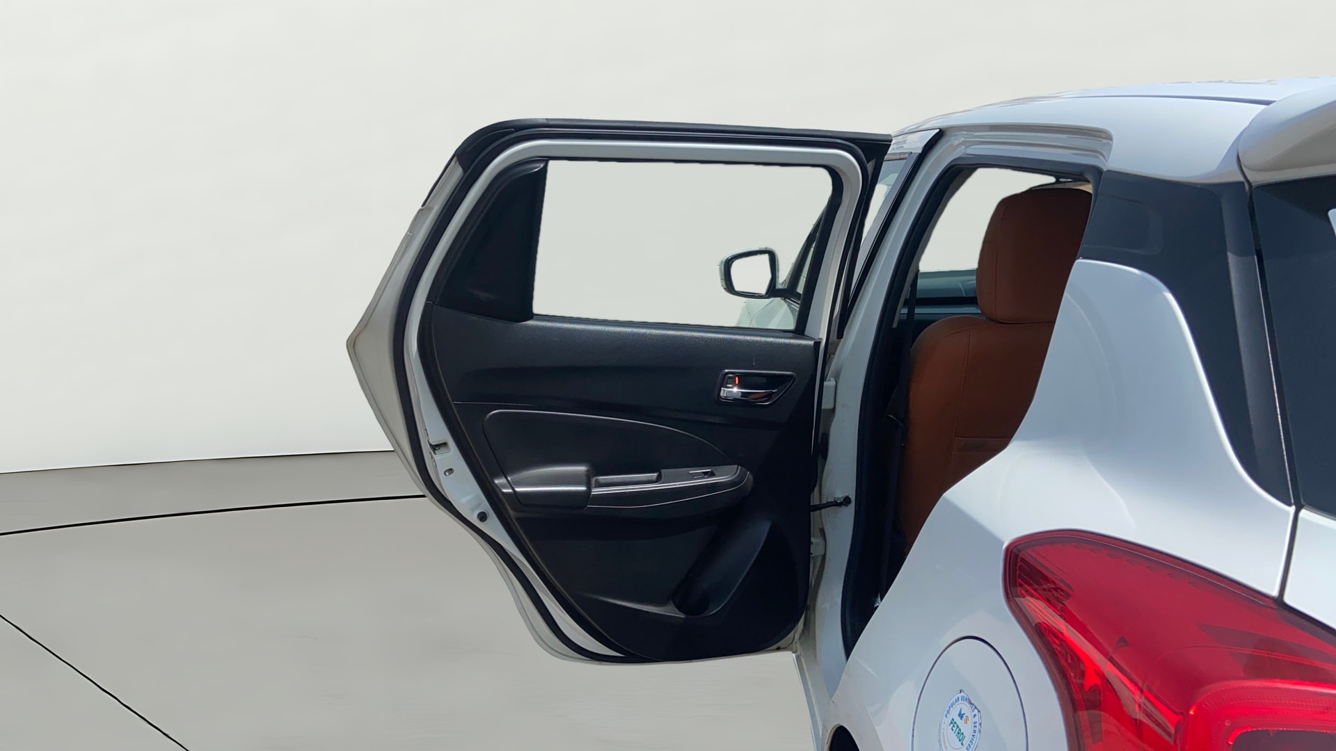 View 2018 Maruti Suzuki 1000 Base Variant Image 22 Used 2018 Maruti Suzuki 1000 Base Variant Image 22
