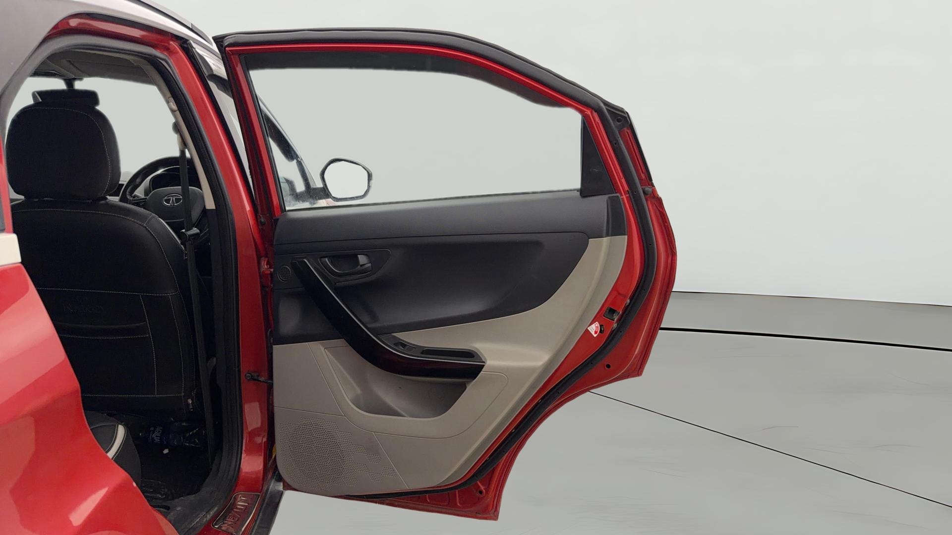 View 2019 Tata Nexon Revotron XMA AMT Image 7 Used 2019 Tata Nexon Revotron XMA AMT Image 7