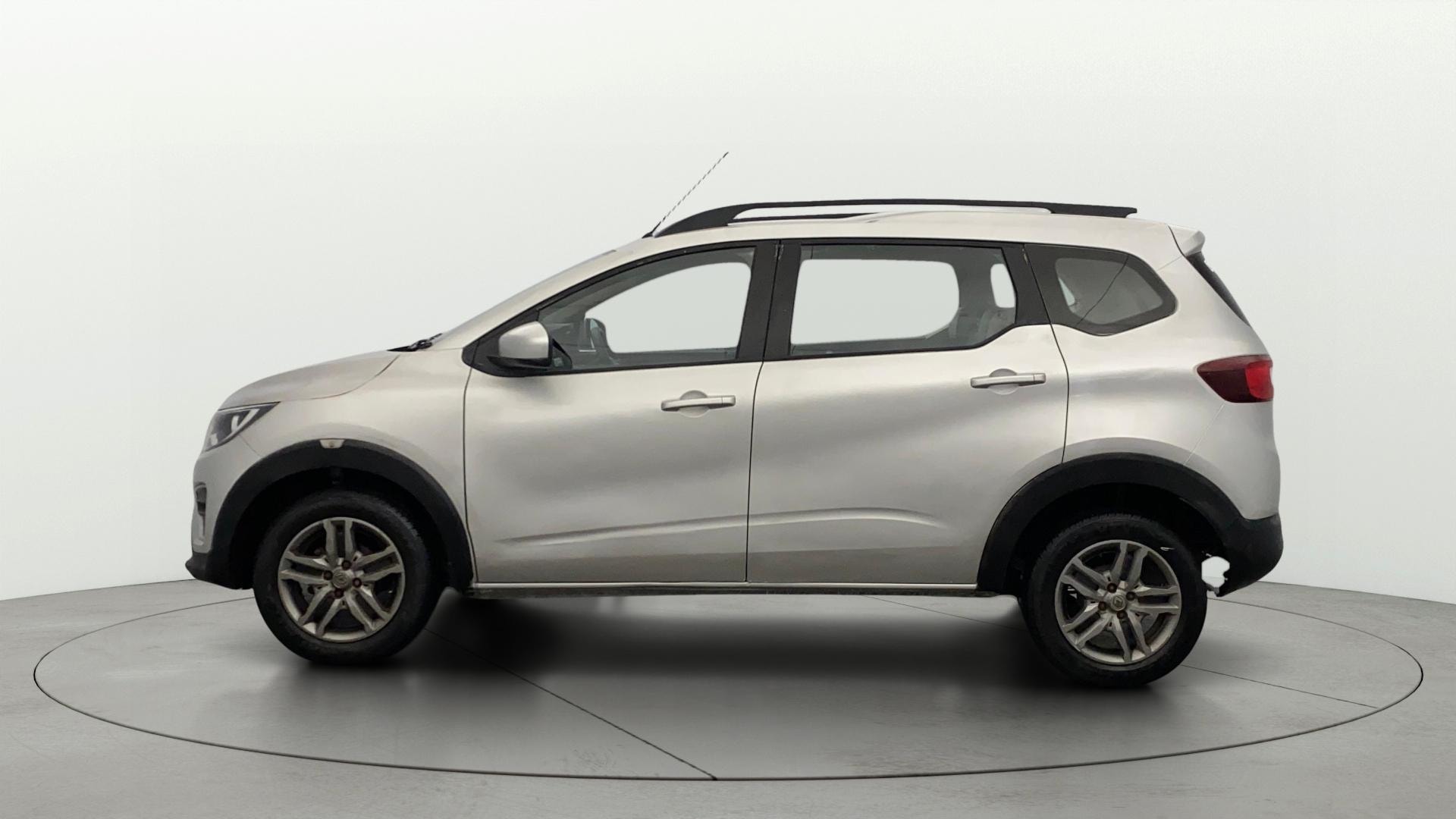 View 2020 Renault Triber RXZ Image 28 Used 2020 Renault Triber RXZ Image 28