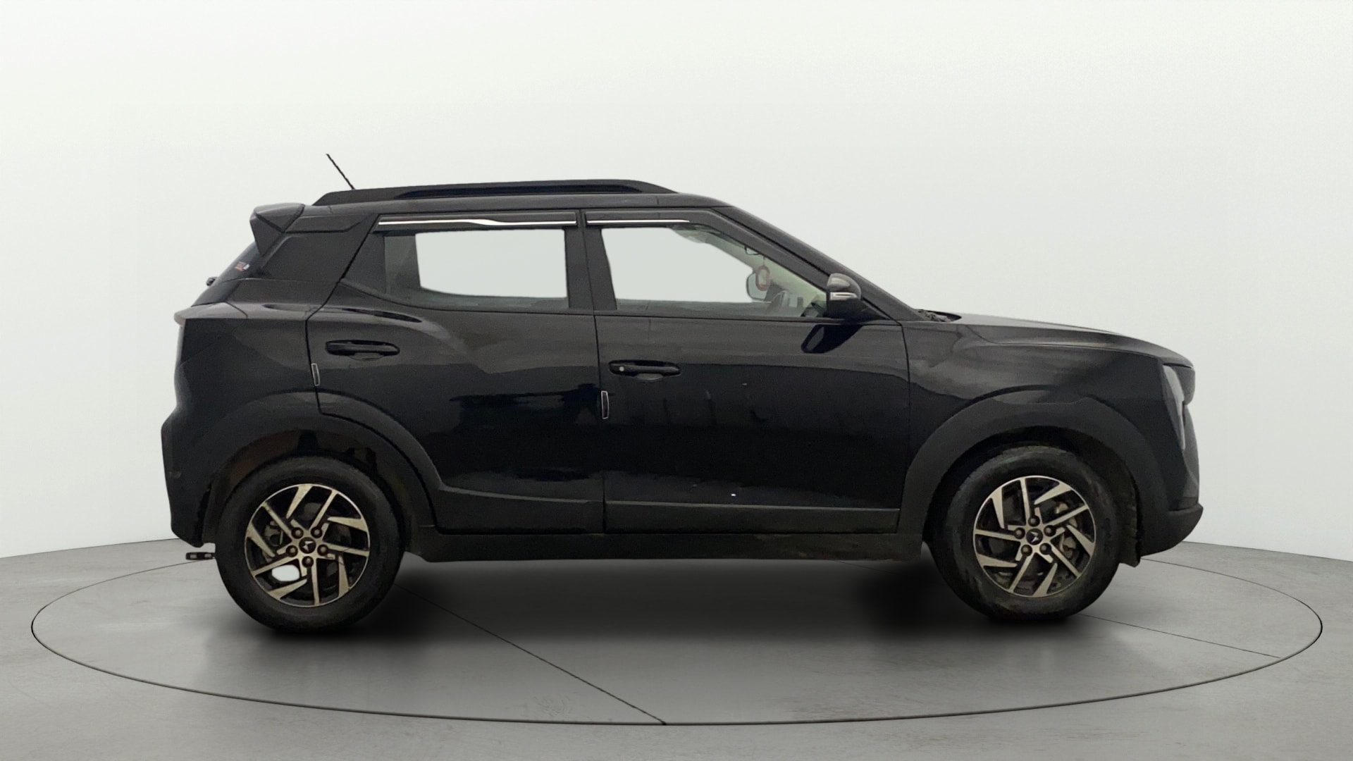 View 2025 Mahindra XUV 3XO AX5 1.5 Turbo Diesel Image 28 Used 2025 Mahindra XUV 3XO AX5 1.5 Turbo Diesel Image 28