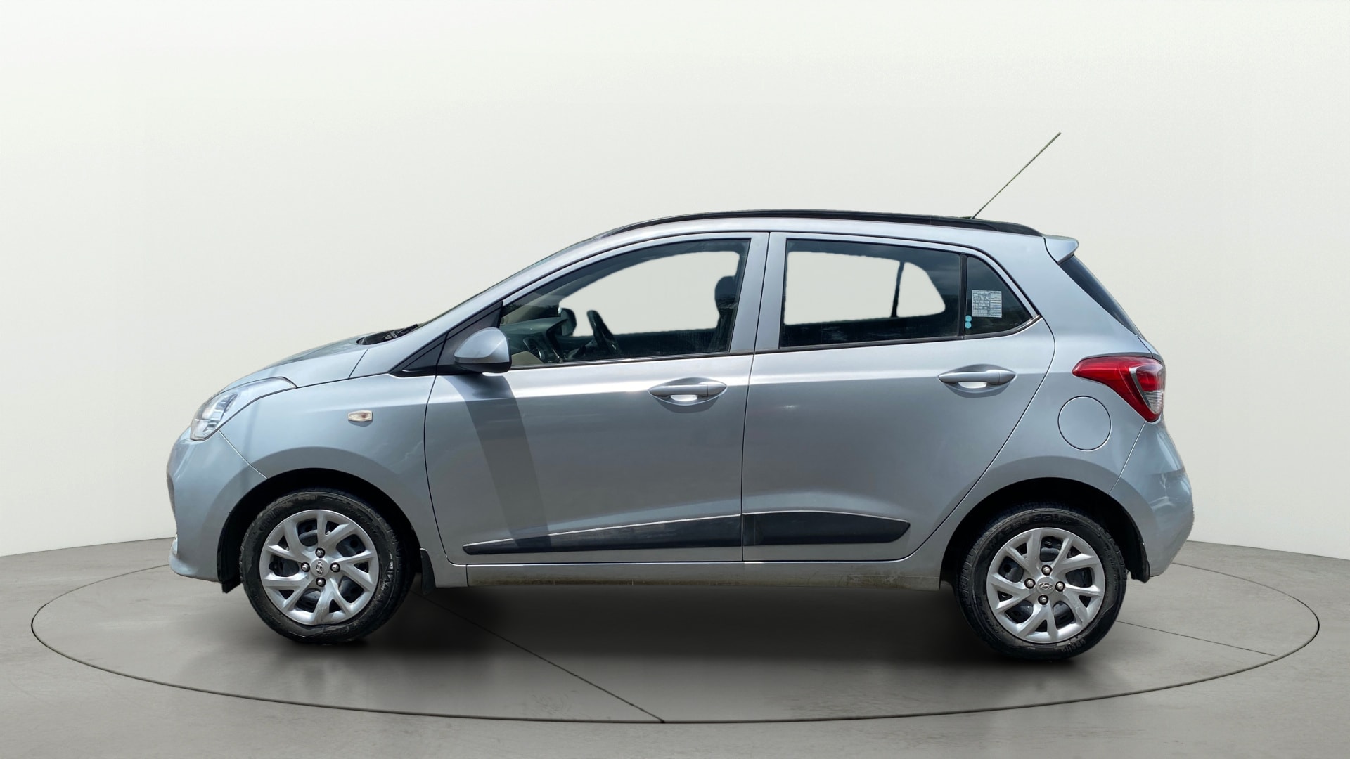 View 2018 Hyundai Grand i10 1.2 Magna Petrol AT Image 5 Used 2018 Hyundai Grand i10 1.2 Magna Petrol AT Image 5