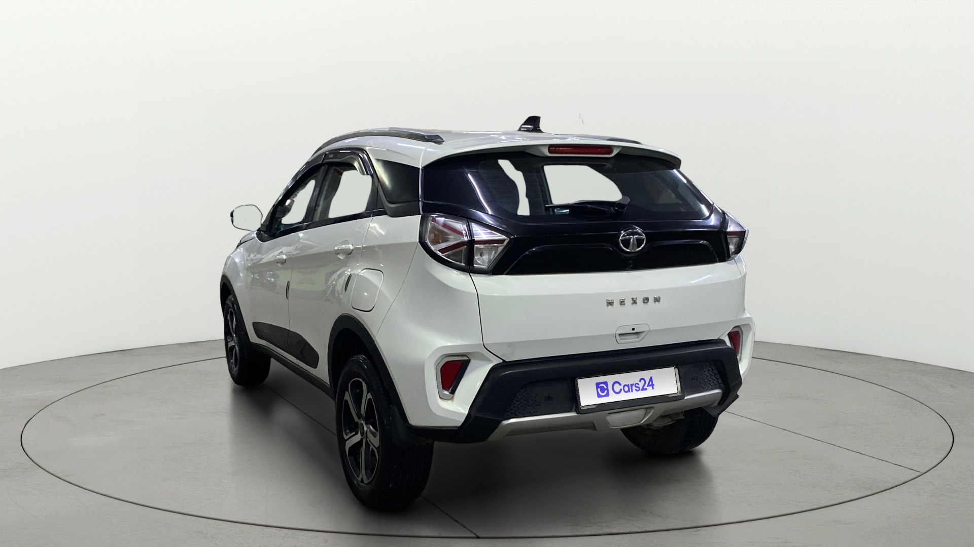 View 2021 Tata Nexon Revotron XE Image 2 Used 2021 Tata Nexon Revotron XE Image 2