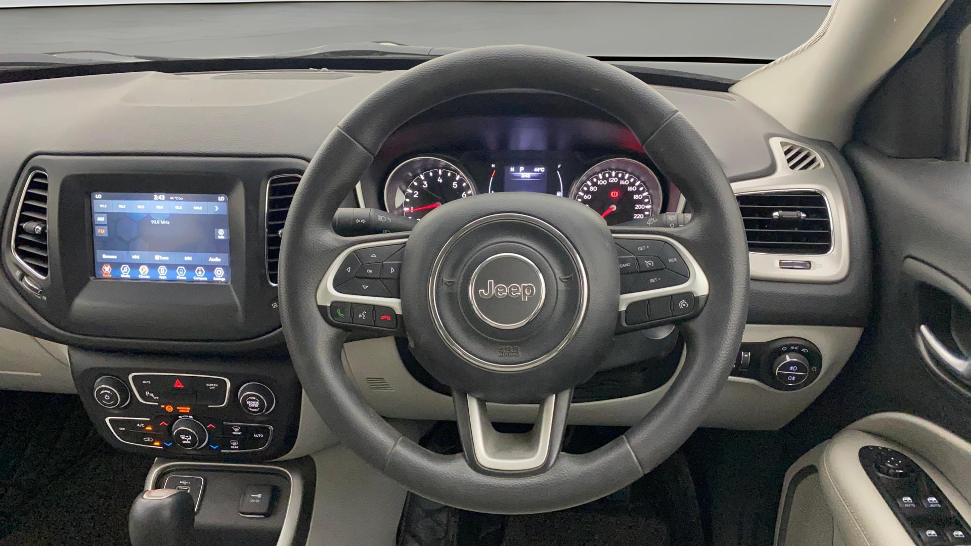 View 2020 Jeep Compass Longitude Plus Petrol Image 21 Used 2020 Jeep Compass Longitude Plus Petrol Image 21